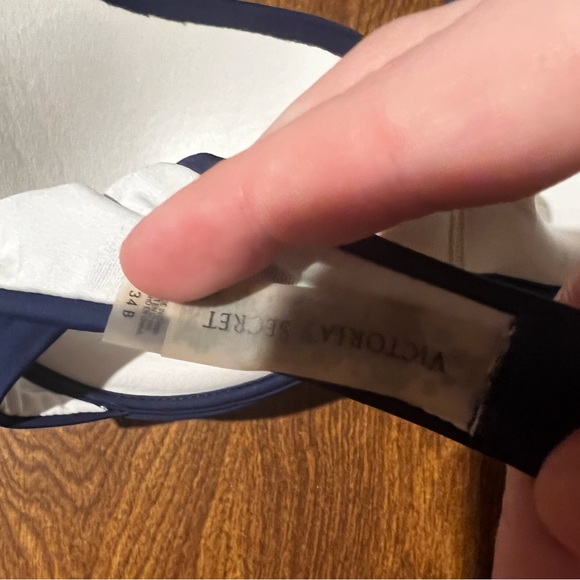 Victoria’s Secret bikini top - Picture 2 of 6